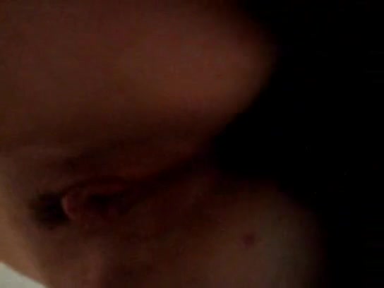 Anal esposa gostosa de quatro gemendo de dor dando cu virgem