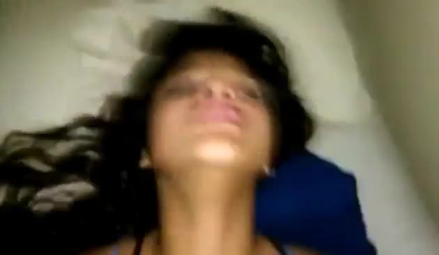 Fodendo bucetinha da gatinha gostosa sem camisinha