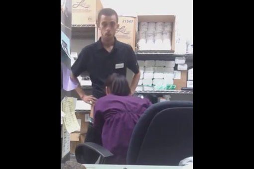 Video ganhando bônus por fazer hora extra no serviço - Funcionaria pagando boquete no colega