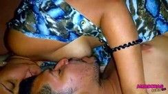 Brasileirinha gostosa cavalgando com bucetinha na piroca do macho em video amador