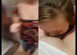 Vazou loira indo ate banheiro do shopping chupa buceta da amiguinha