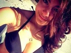 Video Raquel amadora gostosa rebolando de calcinha enfiada no bumbum