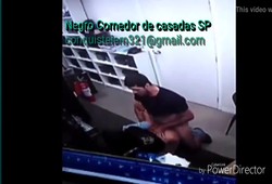 caiu na net segurança feminina dando a buceta no local de trabalho